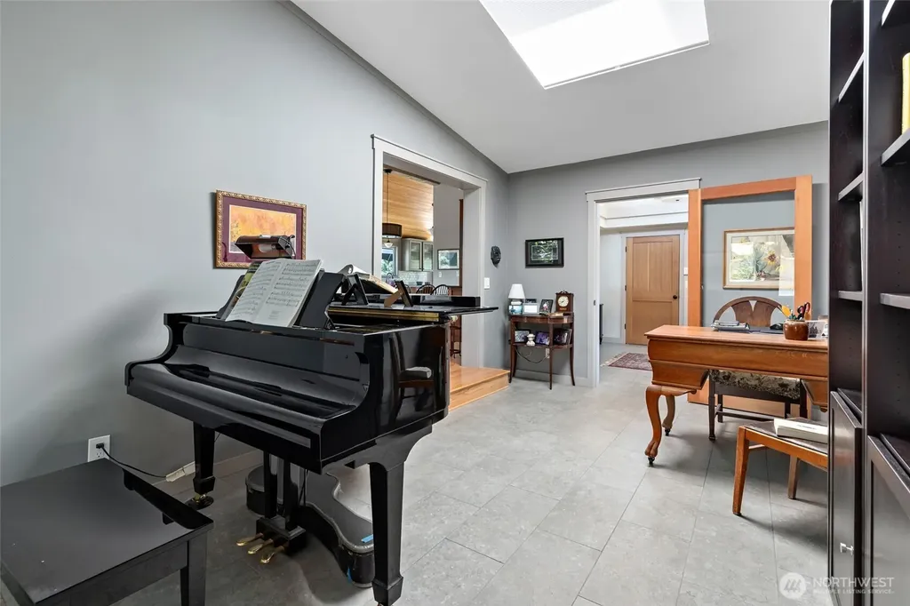 1045 NE Summit Loop Coupeville WA 98239