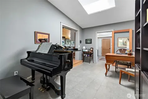1045 NE Summit Loop Coupeville WA 98239