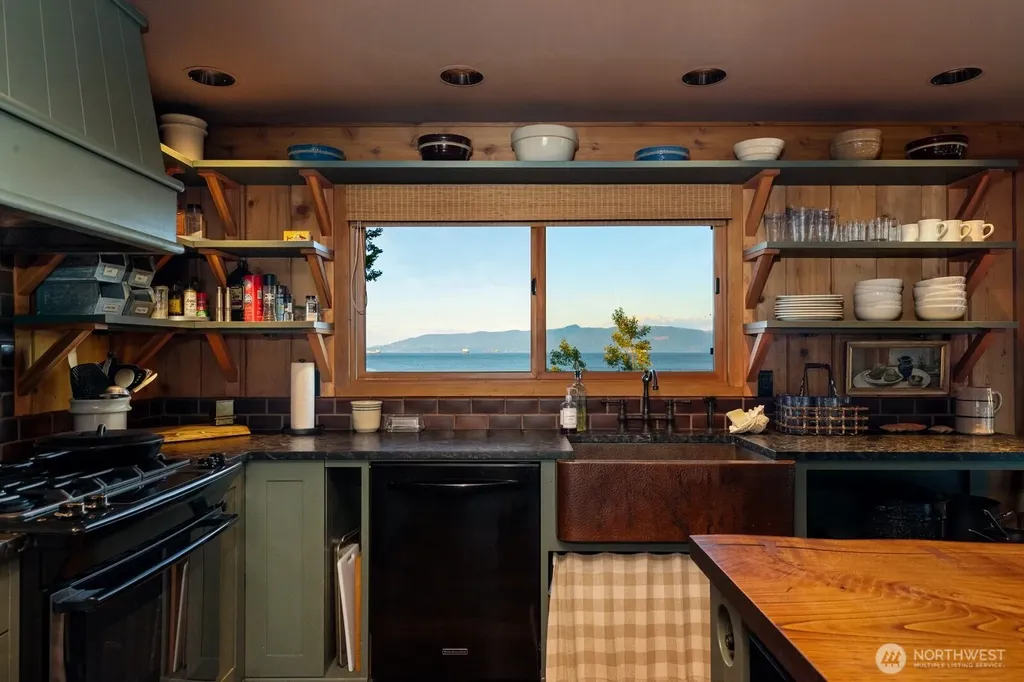 5837 Ambleside Loop Anacortes WA 98221