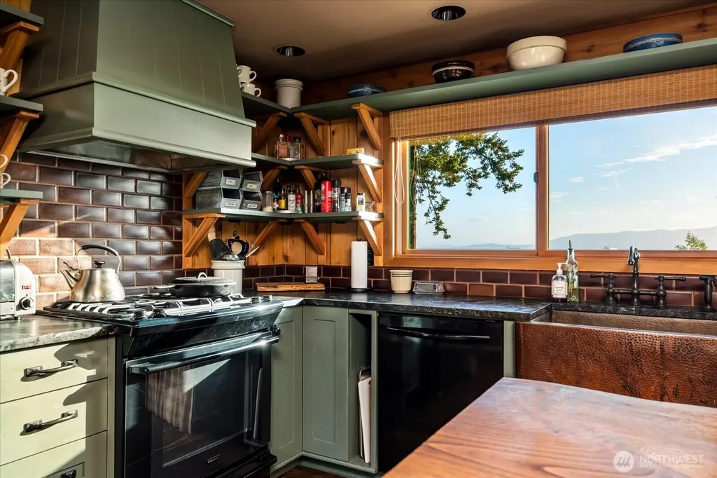 5837 Ambleside Loop Anacortes WA 98221
