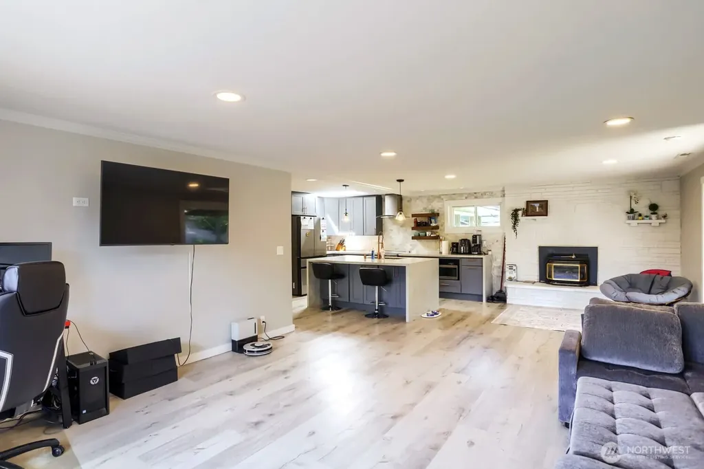 21801 51st Avenue W Mountlake Terrace WA 98043