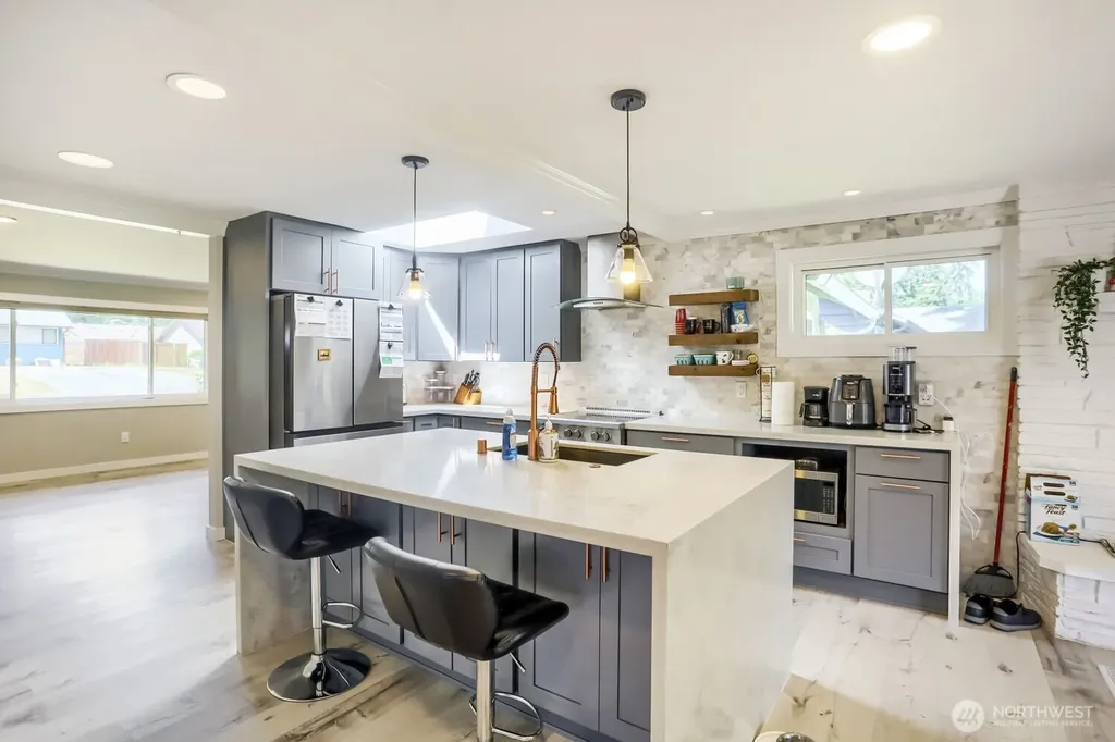 21801 51st Avenue W Mountlake Terrace WA 98043