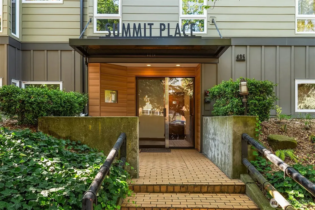 435 Summit Avenue E Seattle WA 98102