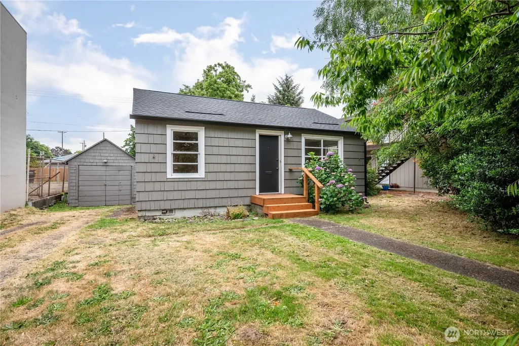 1158 10th Avenue Longview WA 98632