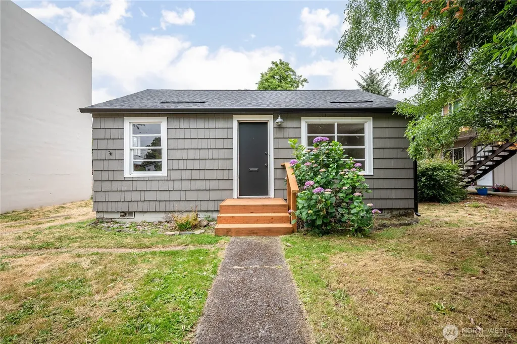 1158 10th Avenue Longview WA 98632