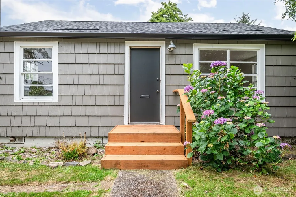 1158 10th Avenue Longview WA 98632