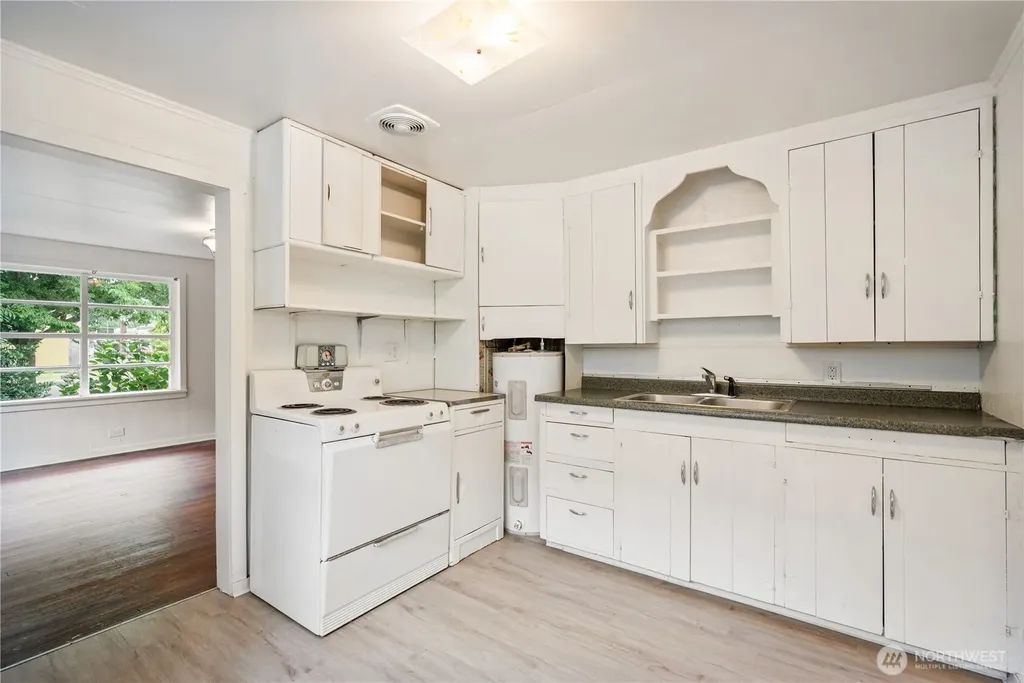 1158 10th Avenue Longview WA 98632