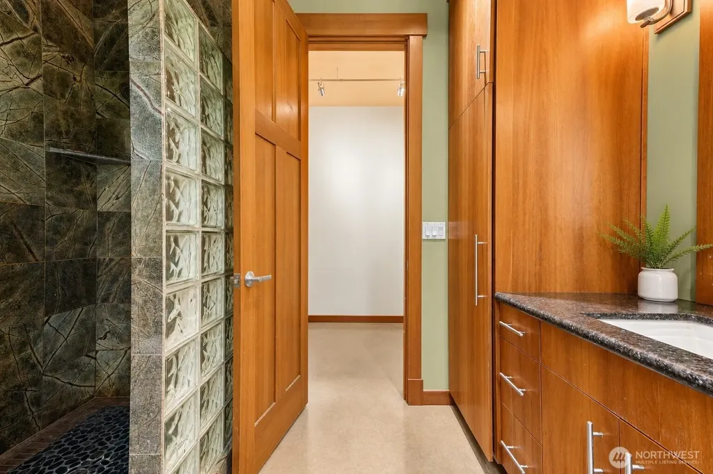516 1st Street Steilacoom WA 98388