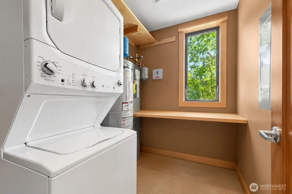 516 1st Street Steilacoom WA 98388