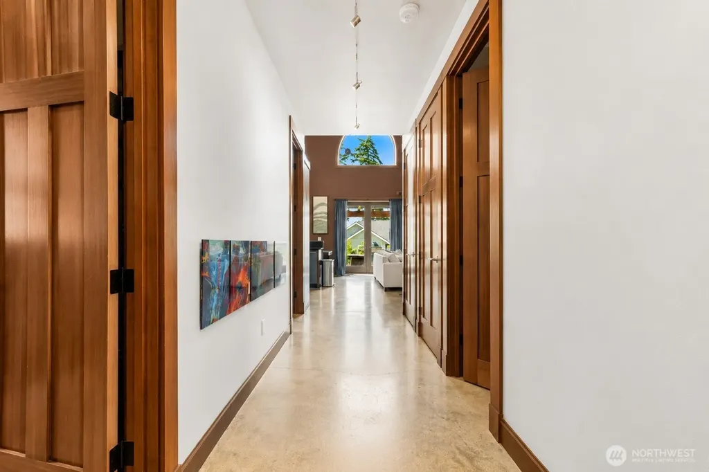 516 1st Street Steilacoom WA 98388