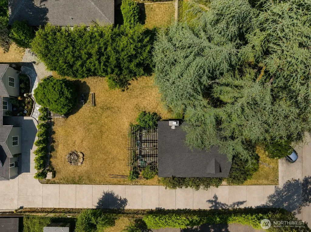 516 1st Street Steilacoom WA 98388