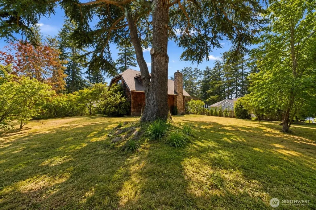 516 1st Street Steilacoom WA 98388