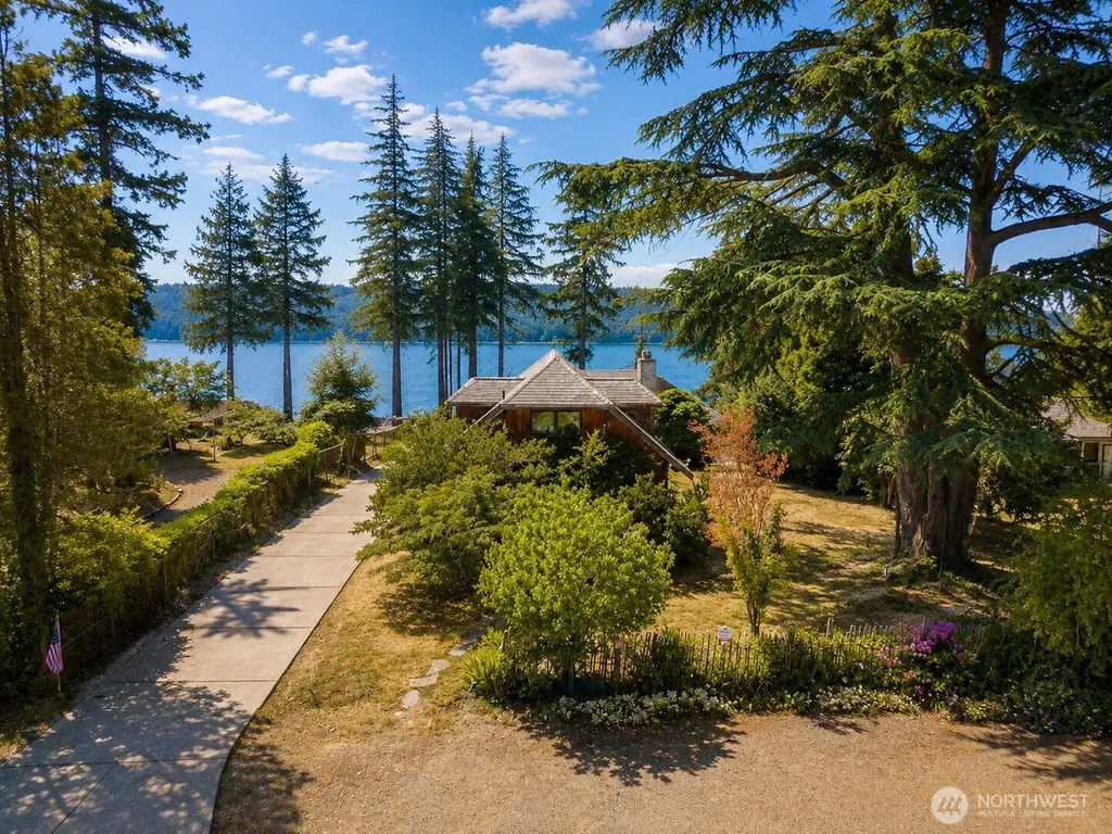 516 1st Street Steilacoom WA 98388