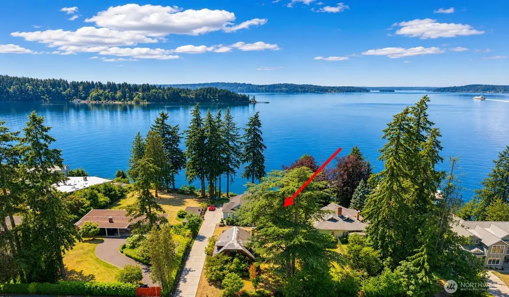 516 1st Street Steilacoom WA 98388