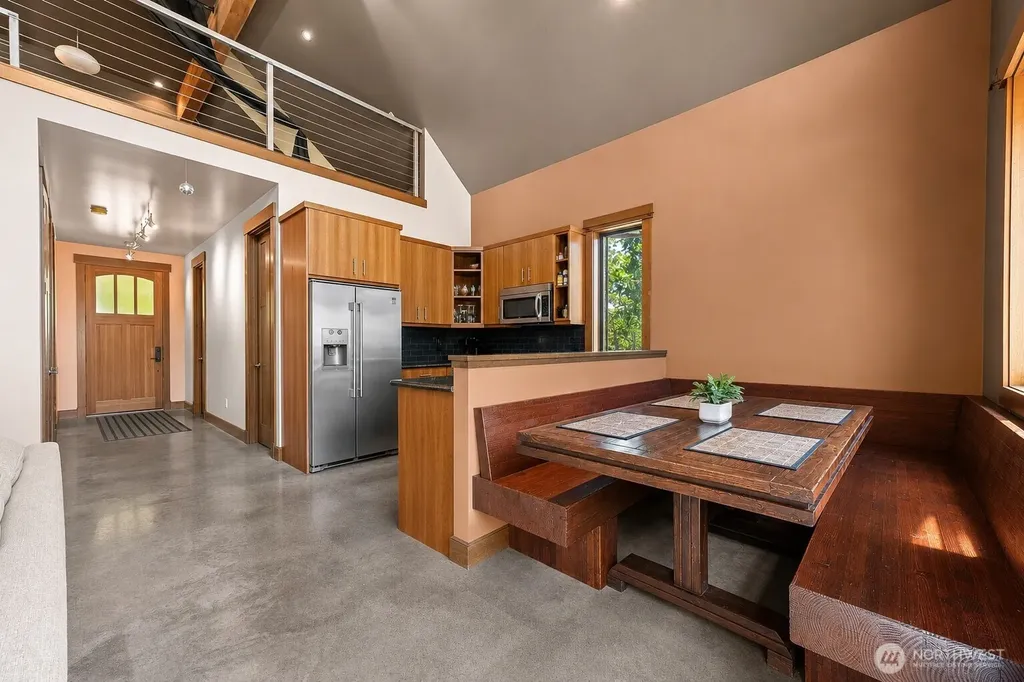 516 1st Street Steilacoom WA 98388
