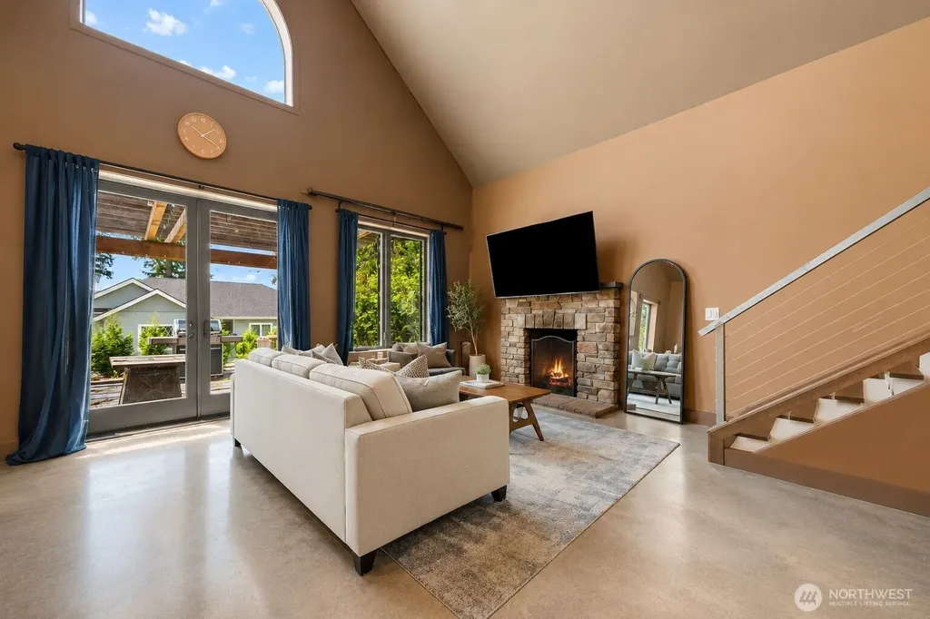 516 1st Street Steilacoom WA 98388