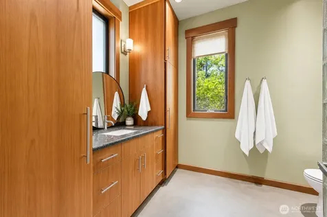 516 1st Street Steilacoom WA 98388