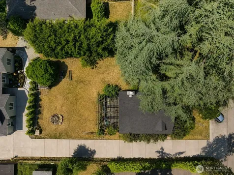 516 1st Street Steilacoom WA 98388