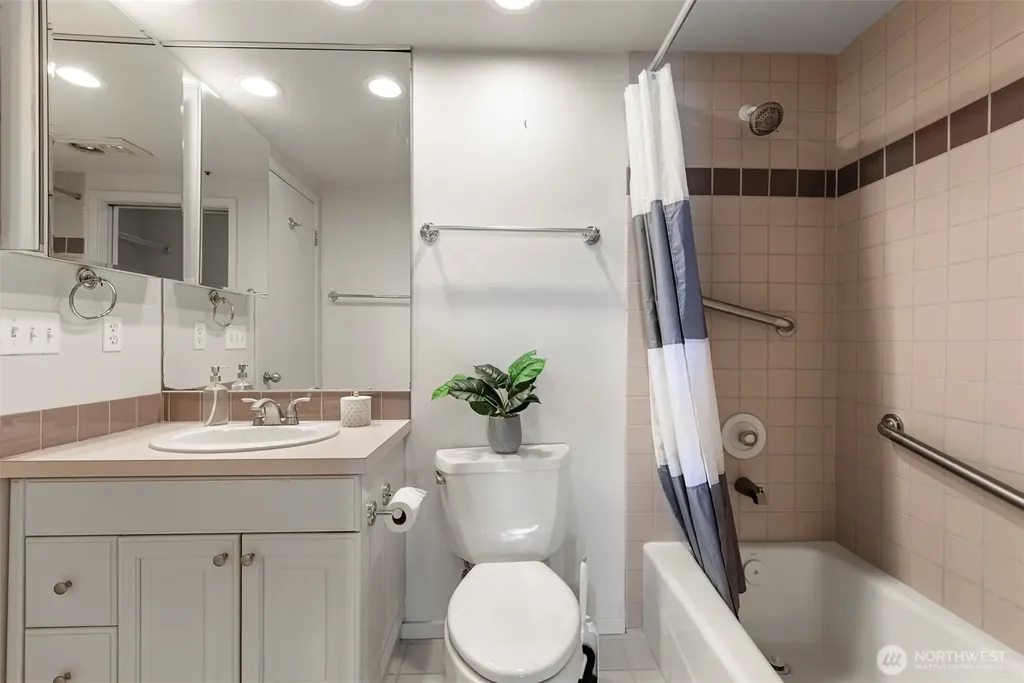 2400 8th Avenue N Seattle WA 98109
