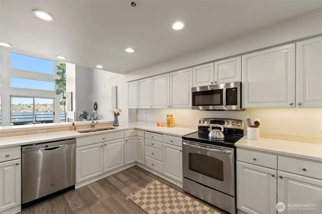 2400 8th Avenue N Seattle WA 98109