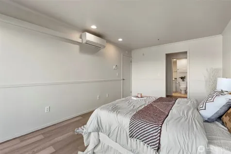 2400 8th Avenue N Seattle WA 98109