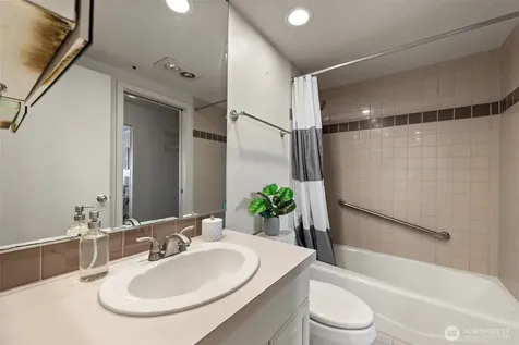 2400 8th Avenue N Seattle WA 98109