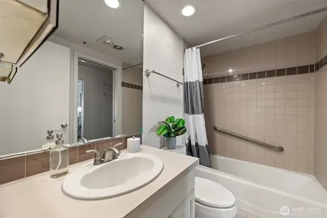 2400 8th Avenue N Seattle WA 98109