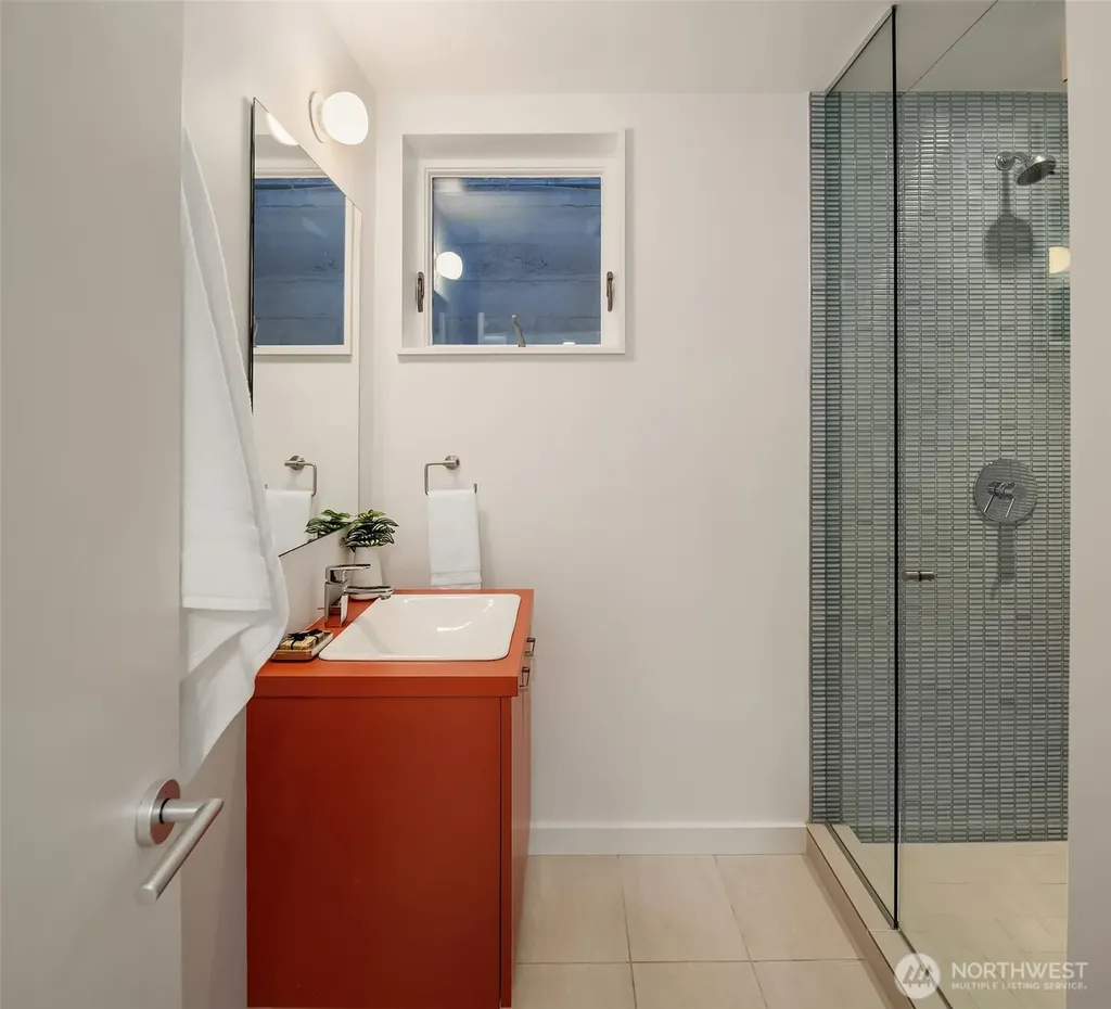 3908 NE 38th Street Seattle WA 98105