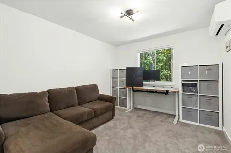 13710 Ash Way Everett WA 98204
