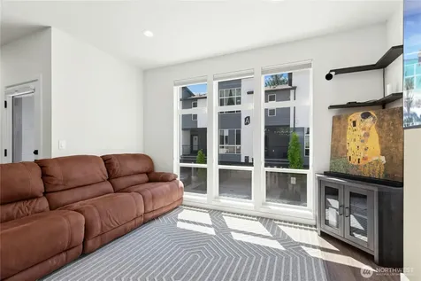 13710 Ash Way Everett WA 98204