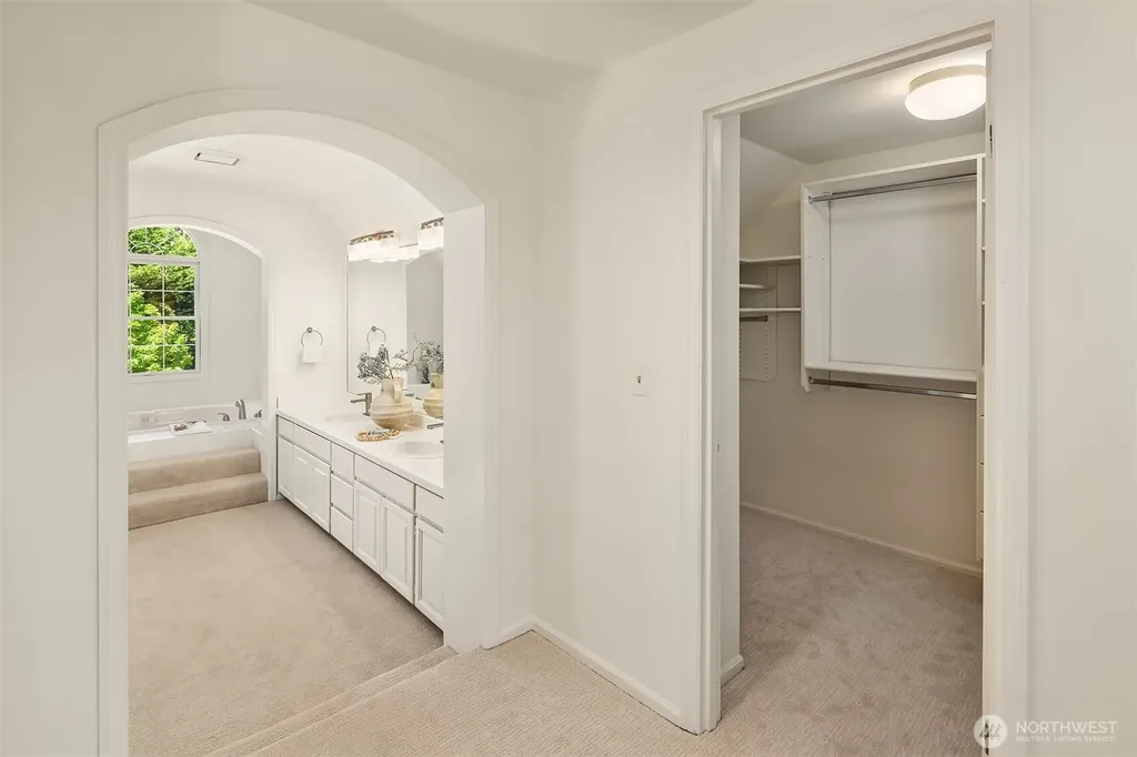 7670 80th Place SE Mercer Island WA 98040