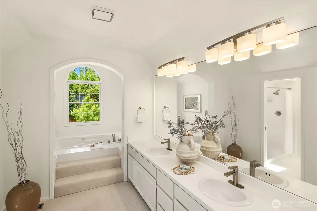 7670 80th Place SE Mercer Island WA 98040