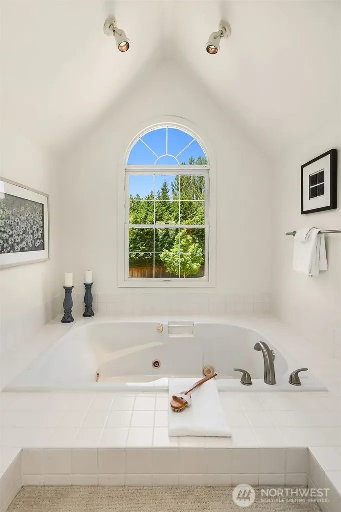 7670 80th Place SE Mercer Island WA 98040