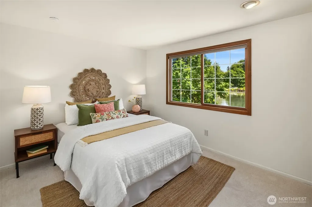 7670 80th Place SE Mercer Island WA 98040