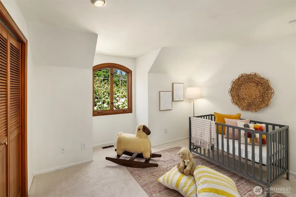 7670 80th Place SE Mercer Island WA 98040