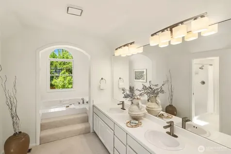 7670 80th Place SE Mercer Island WA 98040