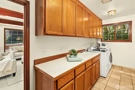 7670 80th Place SE Mercer Island WA 98040