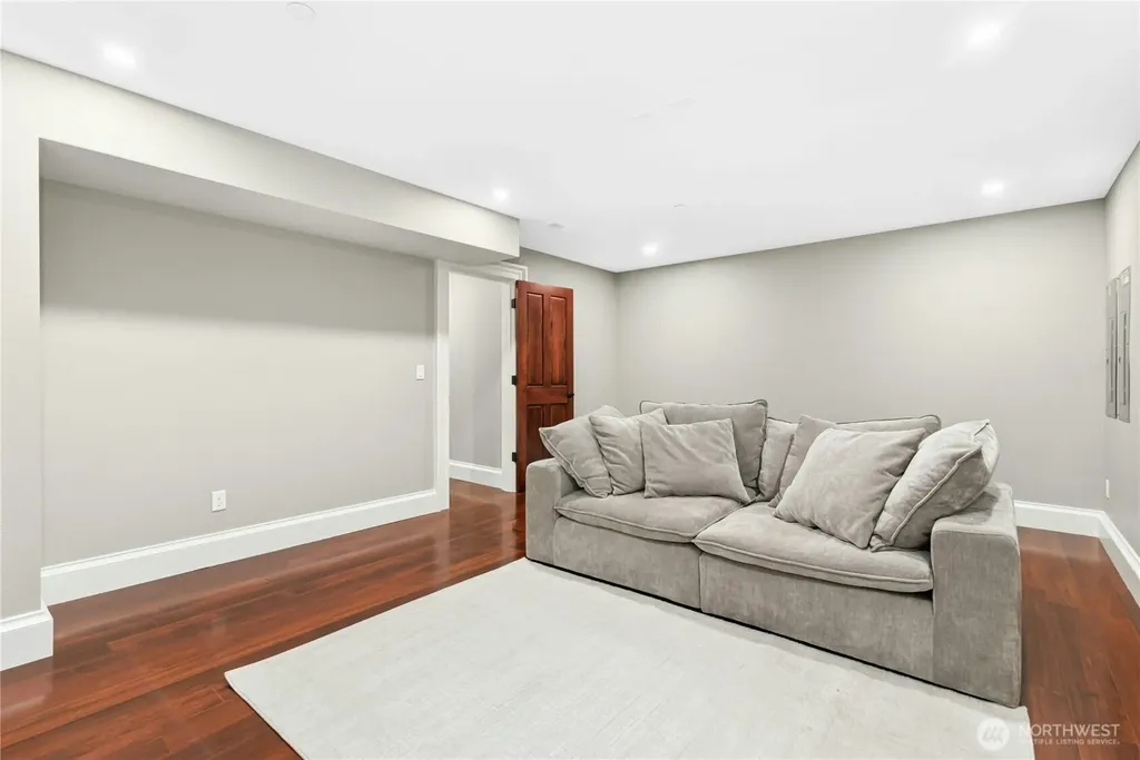 24632 NE 72nd Street Redmond WA 98053