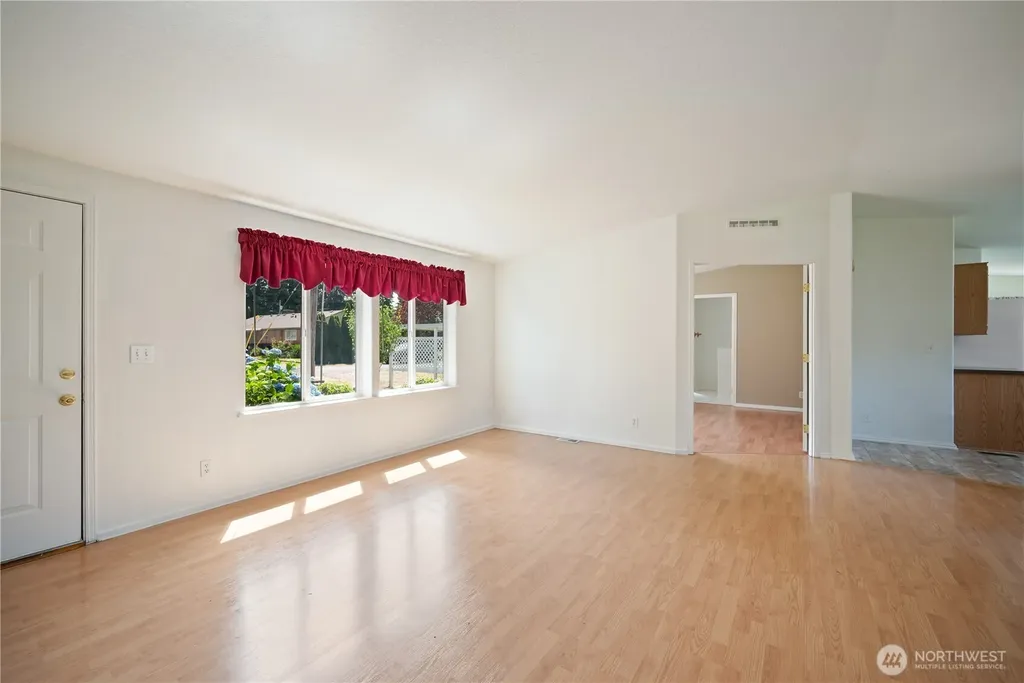 827 NE Woodard Avenue Castle Rock WA 98611