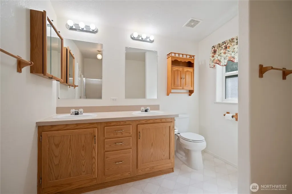 827 NE Woodard Avenue Castle Rock WA 98611