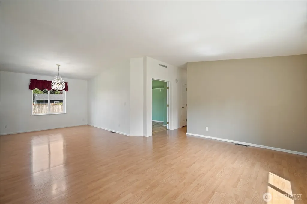 827 NE Woodard Avenue Castle Rock WA 98611