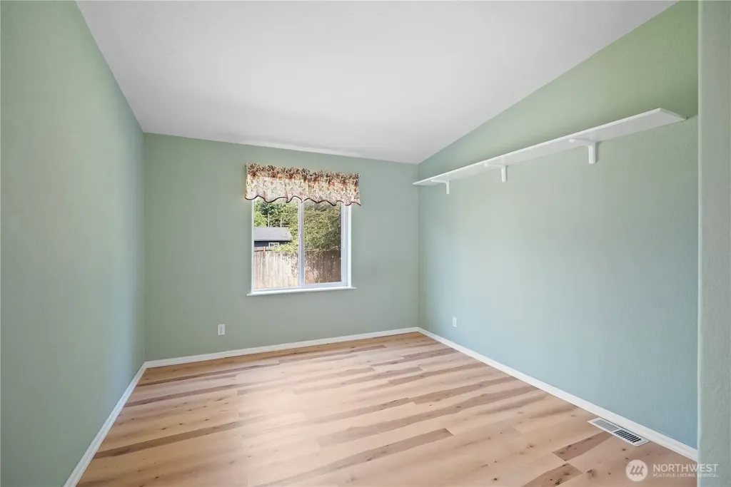 827 NE Woodard Avenue Castle Rock WA 98611