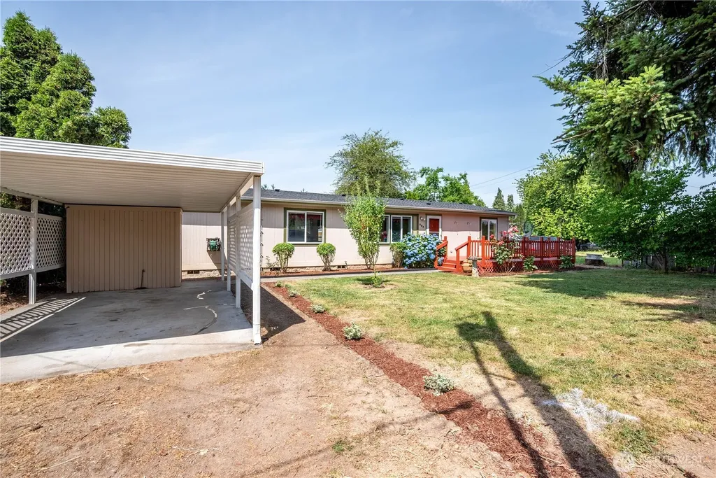 827 NE Woodard Avenue Castle Rock WA 98611