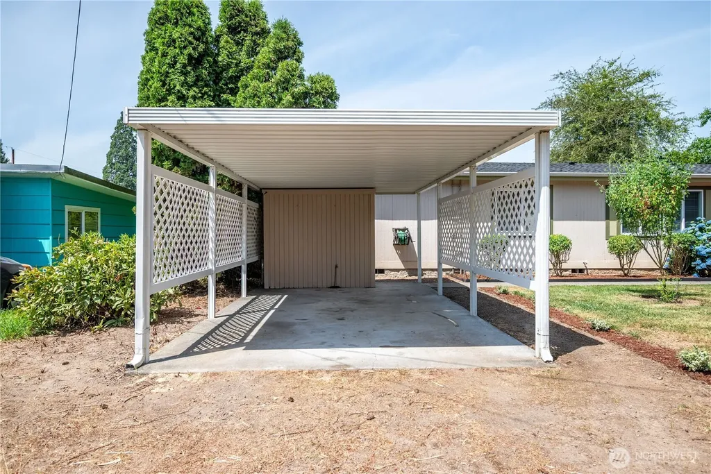 827 NE Woodard Avenue Castle Rock WA 98611