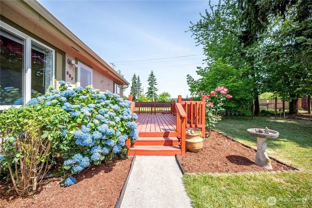 827 NE Woodard Avenue Castle Rock WA 98611