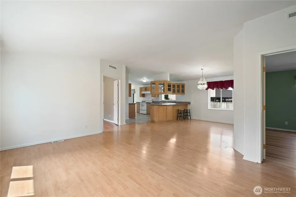 827 NE Woodard Avenue Castle Rock WA 98611