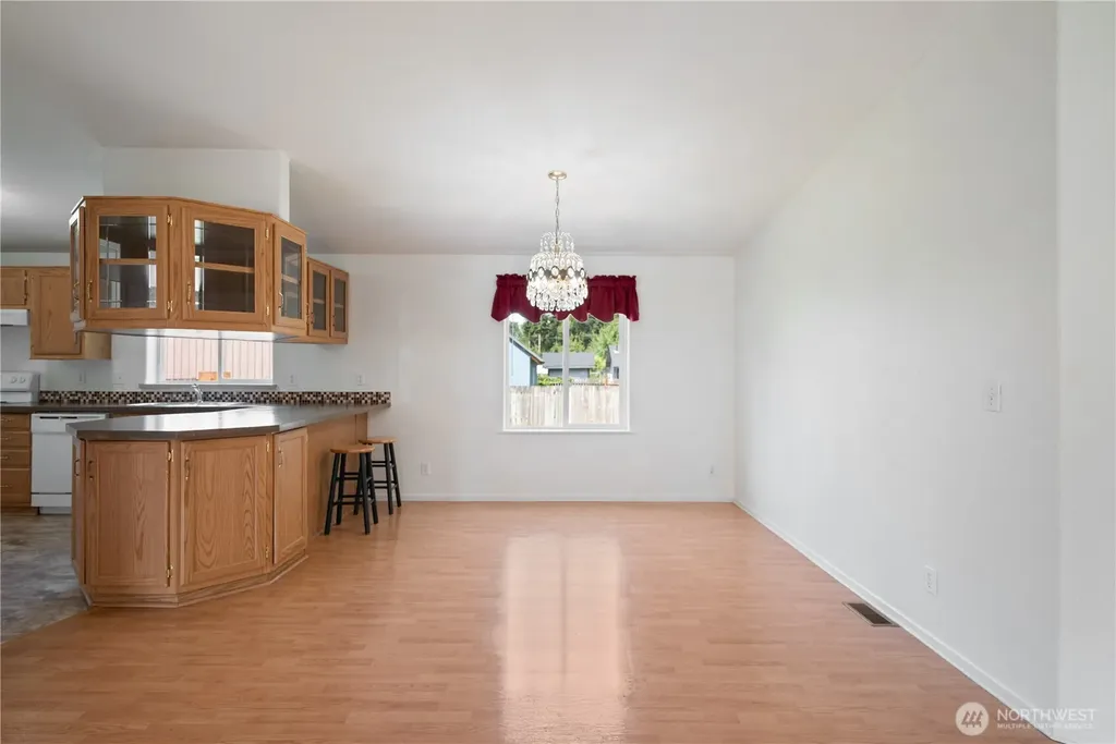 827 NE Woodard Avenue Castle Rock WA 98611