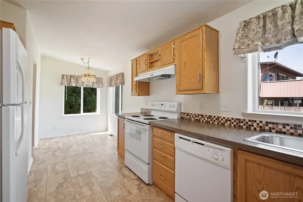 827 NE Woodard Avenue Castle Rock WA 98611