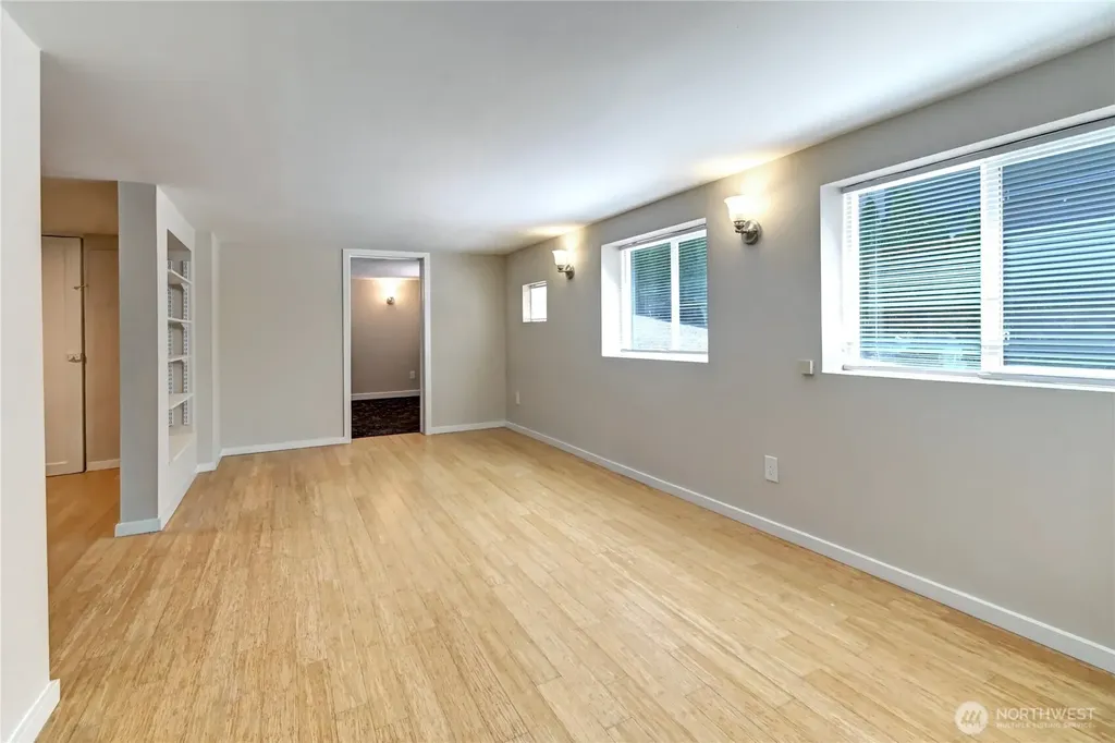 7043 17 Avenue NW Seattle WA 98117