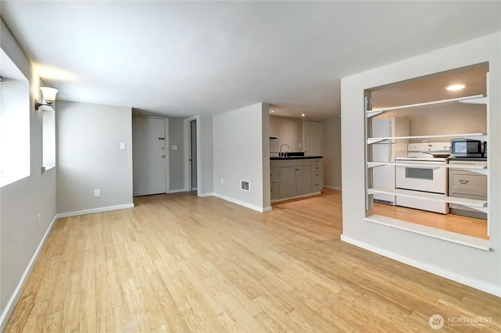 7043 17 Avenue NW Seattle WA 98117